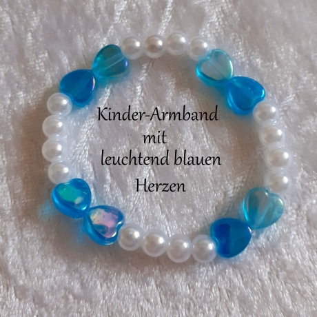 Kinder-Armband Schmuck elastisch Perlen gefädelt Blauen Herzen