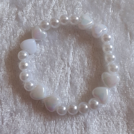 Kinder-Armband Schmuck elastisch Perlen gefädelt Weiß Herzen
