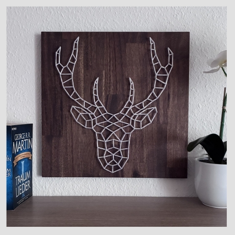 Fadenbild Hirsch, 40 x 40 cm mit Wandaufhängung