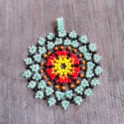 Huichol Kettenanhänger aus Perlen, grün/bunt,Handarbeit