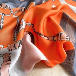 Damen Seidenschal,  rot-weiss, m. Muster, 180 x 90 cm  Damen Seidenschal,  rot-weiss, m. Muster, 180 x 90 cm