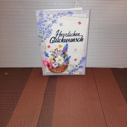 Geburtstagskarte für eine Frau mit lila Blumen