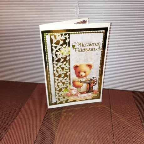 Geburtstagskarte für eine Frau mit einem Teddybären