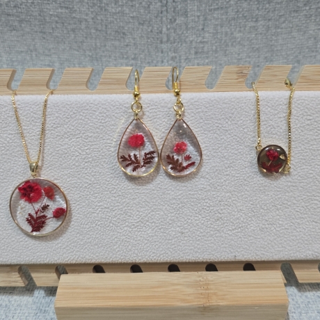 Blütenschmuckset mit echten Blüten aus Epoxidharz