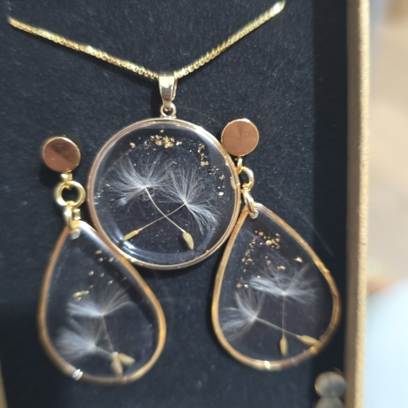 Blütenschmuckset mit echten Blüten aus Epoxidharz