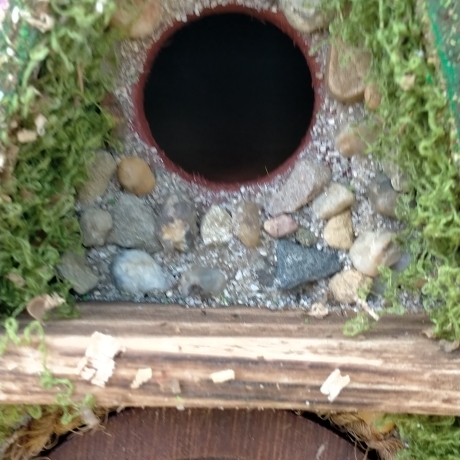 A-Frame Hobbit Vogelhaus - Nistkasten 32mm - mit Moos & Steinen