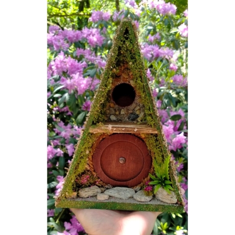 A-Frame Hobbit Vogelhaus - Nistkasten 32mm - mit Moos & Steinen