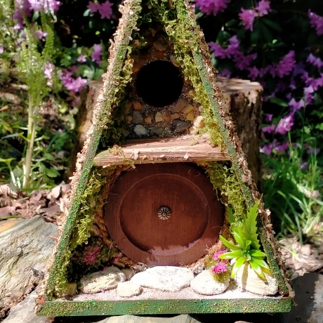 A-Frame Hobbit Vogelhaus - Nistkasten 32mm - mit Moos & Steinen