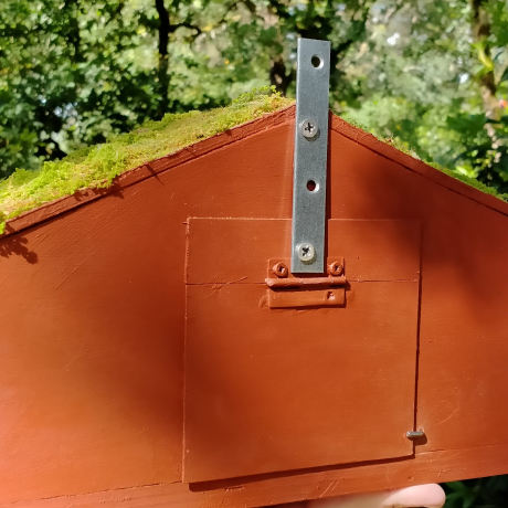 Hobbit Höhle Nistkasten Natur Holz - Moosdach 32mm Unikat