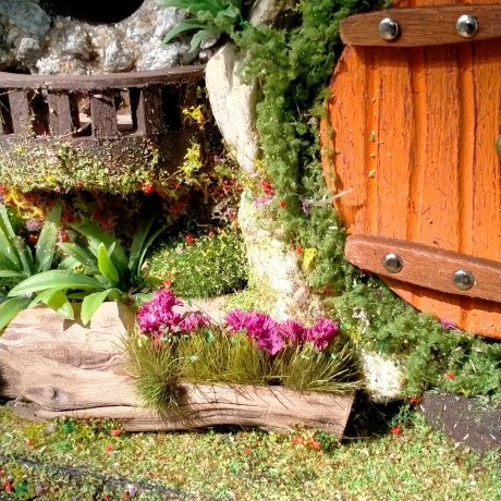 Hobbit Höhle Vogelhaus mit Moos & Balcon - Nistkasten 32mm