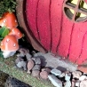 Rotes Hobbit Vogelhaus mit Moos & Pilzen - Nistkasten 32mm