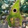 Waldhütte Nistkasten mit Moos & gelbem Fenster - 32mm Loch