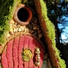 Hobbit Höhle A-Frame rote Tür - Nistkasten 32mm - Mooshaus