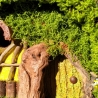 Hobbit Höhle Nistkasten gelbe Tür & Fenster - 32mm Mooshaus