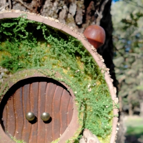 Hobbit Fass Nistkasten - Mooshaus 32mm - runde Tür Unikat