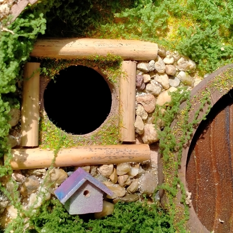 Hobbit Fass Nistkasten - Mooshaus 32mm - runde Tür Unikat