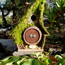 Hobbit Nistkasten Herz-Tür Moosdach - 32mm - Handgemacht Unikat
