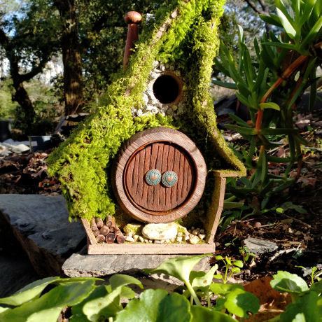 Hobbit Nistkasten Herz-Tür Moosdach - 32mm - Handgemacht Unikat