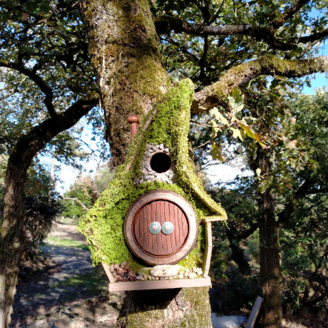 Hobbit Nistkasten Herz-Tür Moosdach - 32mm - Handgemacht Unikat