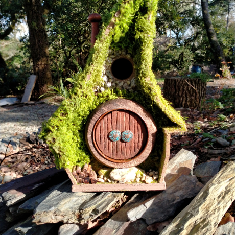 Hobbit Nistkasten Herz-Tür Moosdach - 32mm - Handgemacht Unikat