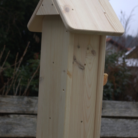 Vogelhaus mit Futterplatz und 2 Nistkästen #SH2