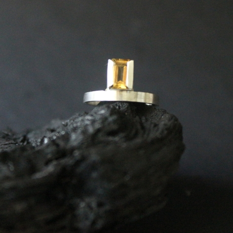 Silberring mit eckigem Citrin