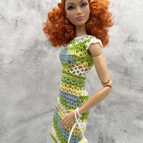 Buntes Puppenkleid und Zubehör für 1:6 Puppen (Barbie, Steffi)