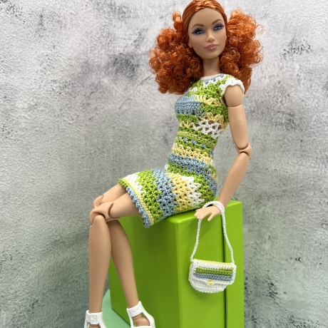 Buntes Puppenkleid und Zubehör für 1:6 Puppen (Barbie, Steffi)
