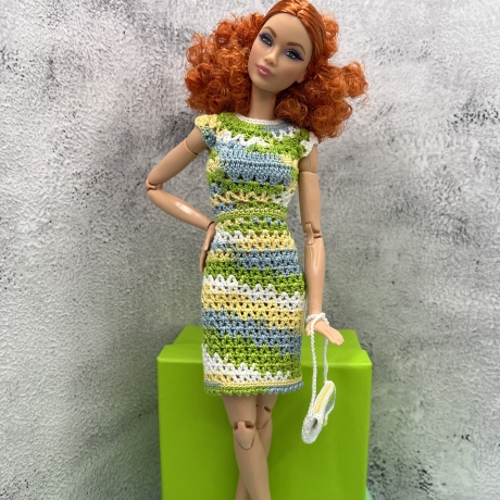 Buntes Puppenkleid und Zubehör für 1:6 Puppen (Barbie, Steffi)