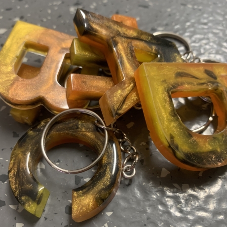 Schlüsselanhänger Buchstabe Initialen Orange, Gelb, Schwarz