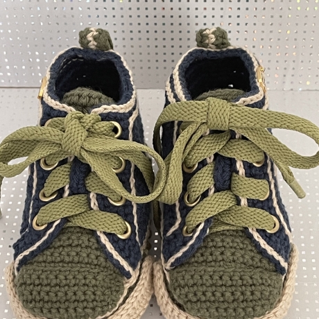 Babyschuhe Turnschuhe Sneaker gehäkelt blau oliv grün