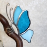 Schmetterlinge aus Tiffany-Glas auf einem Korkenzieher Haselzweig