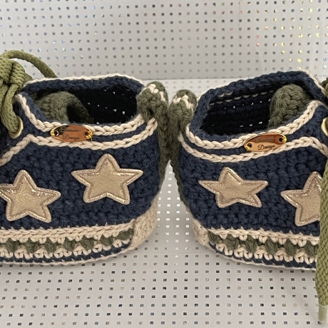 Babyschuhe Turnschuhe Sneaker gehäkelt blau oliv grün