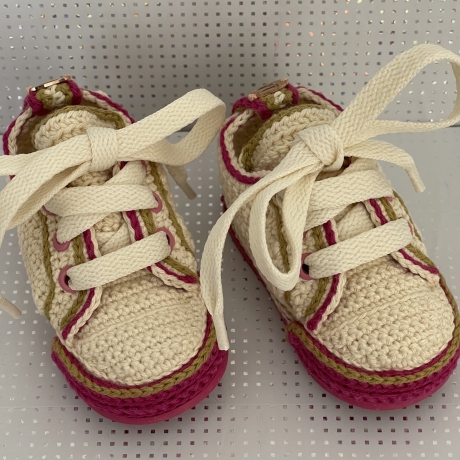 Babyschuhe Turnschuhe Sneaker gehäkelt creme beere olivgrün