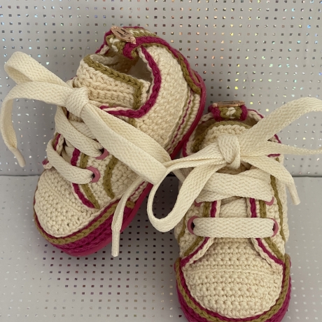 Babyschuhe Turnschuhe Sneaker gehäkelt creme beere olivgrün