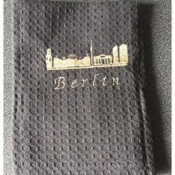 Geschirrtuch mit Spruch Geschenk Einzigartig - „Berlin“ braun