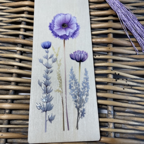 Lesezeichen - Holz - mit lila Wildblume Mohn 