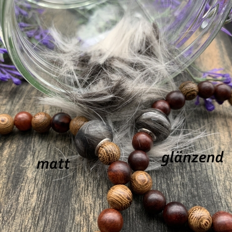 Handgefertigte Tierhaarperle mit Armband aus Naturholzperlen
