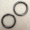 2x Rundkarabiner schwarz-silber 40mm / 32mm Taschenring