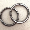 2x Rundkarabiner schwarz-silber 40mm / 32mm Taschenring