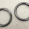 2x Rundkarabiner schwarz-silber 40mm / 32mm Taschenring