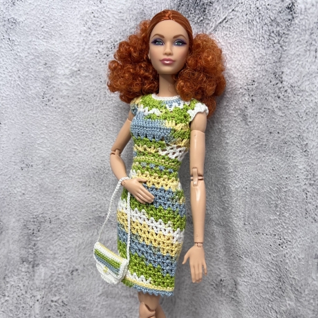 Buntes Puppenkleid und Zubehör für 1:6 Puppen (Barbie, Steffi)