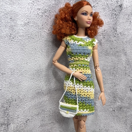 Buntes Puppenkleid und Zubehör für 1:6 Puppen (Barbie, Steffi)