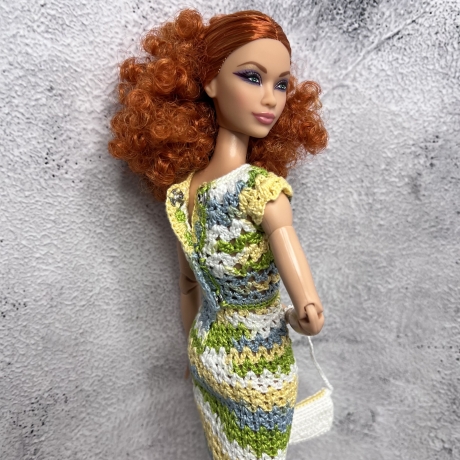 Buntes Puppenkleid und Zubehör für 1:6 Puppen (Barbie, Steffi)