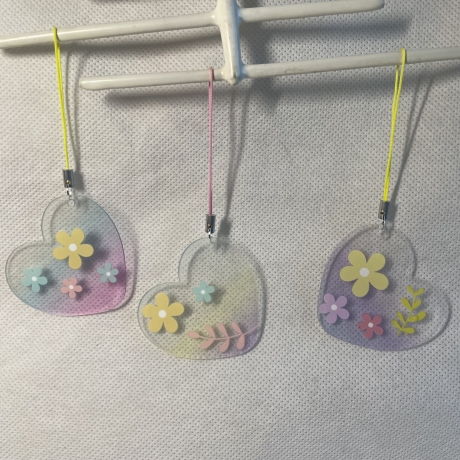 Taschenanhänger oder Deko - Pastell - Blüten- Herzanhänger 