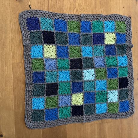 Gehäkelte Granny Square Kniedecke- Kinderdecke - 12 -