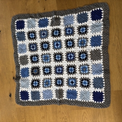 Gehäkelte Granny Square Kniedecke- Kinderdecke - 16 -