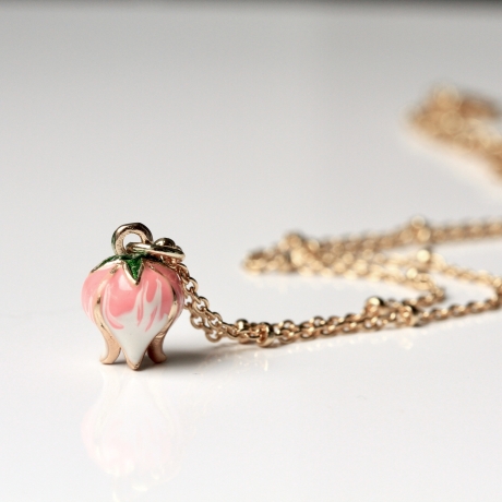 Kette Blüte Charm gold mit emaillierter Blütenknospe