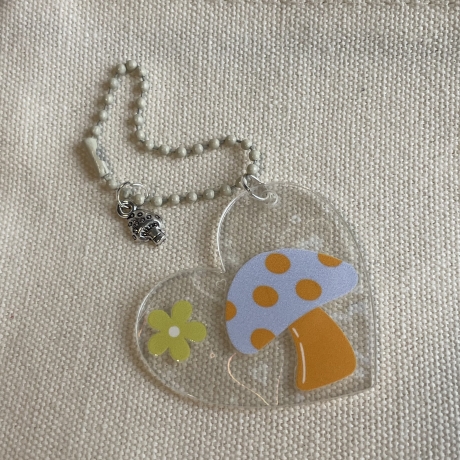 Taschenanhänger oder Deko - Pastell Pilz Herzanhänger Holo