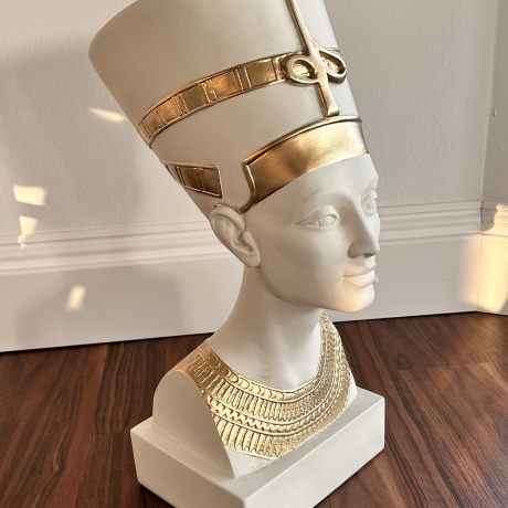 Schöne Büste der ägyptischen Königin - Nofretete 52 cm.